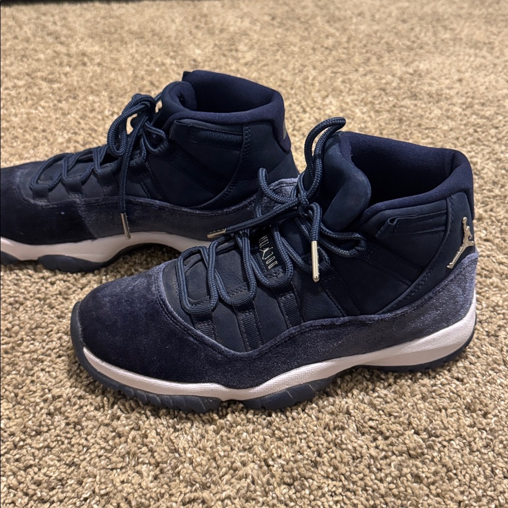 Navy Blue AIR JORDAN 11 Retro women’s size 7.5